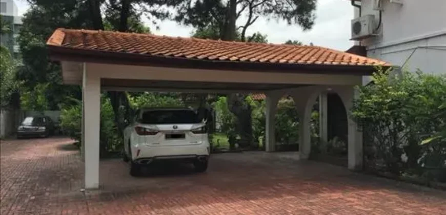 6 bedroom bungalow