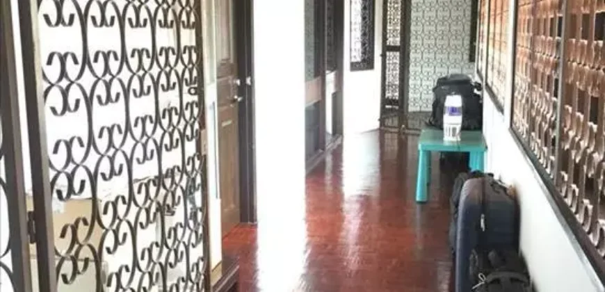 6 bedroom bungalow