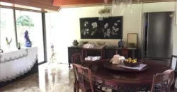 6 bedroom bungalow