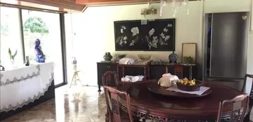 6 bedroom bungalow