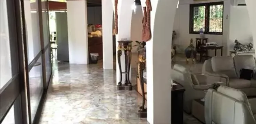 6 bedroom bungalow